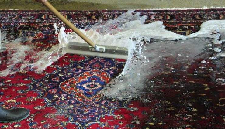 تفاوت روش شستن فرش در خانه و قالیشویی